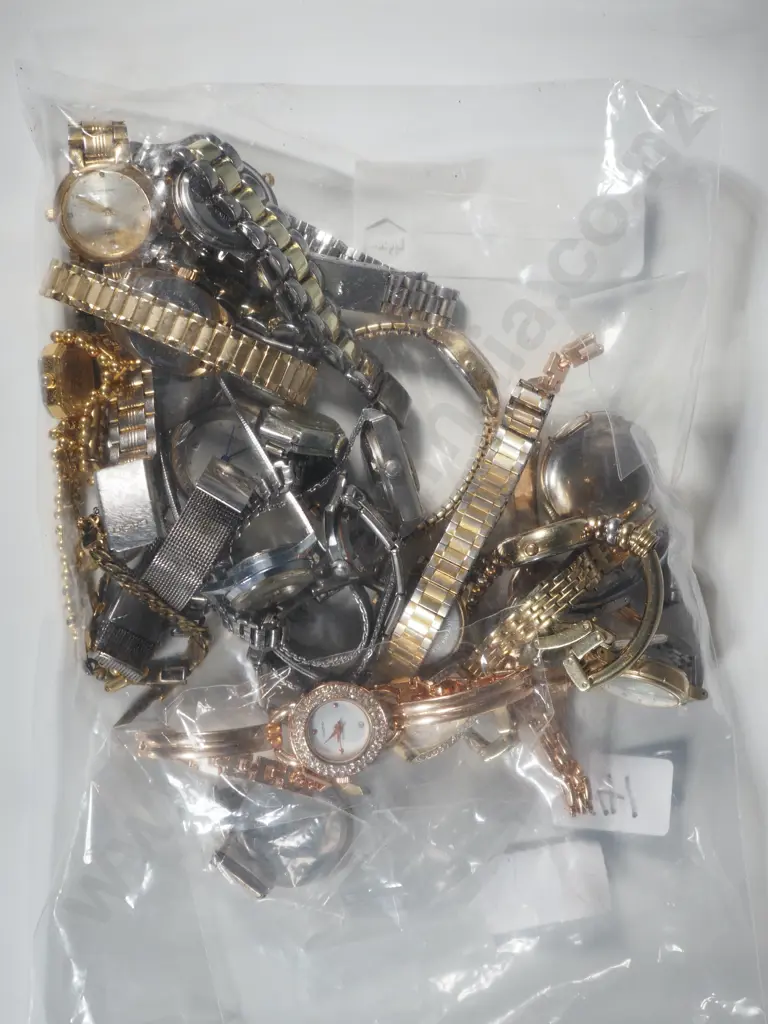 Lot of Twenty Vintage Ladies Wristwatches. Image 1++