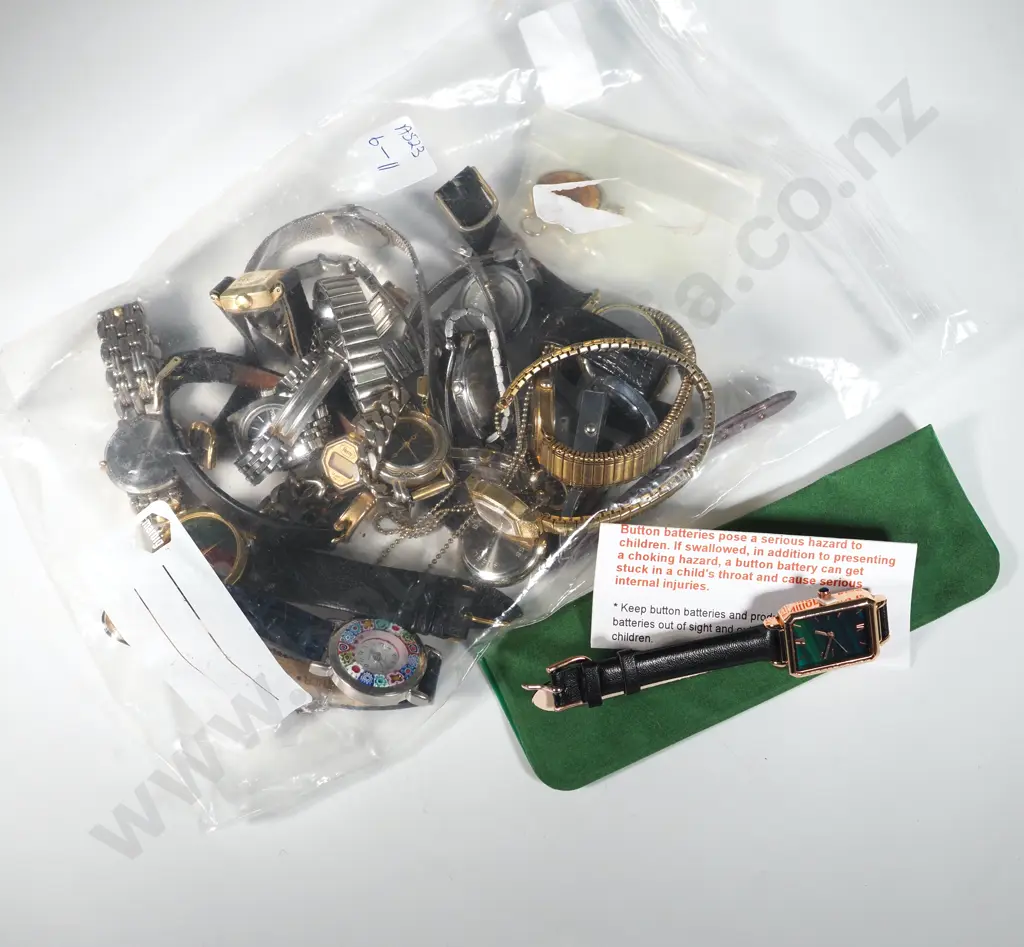 A Lot of Twenty Vintage Ladies Wristwatches. Image 1++