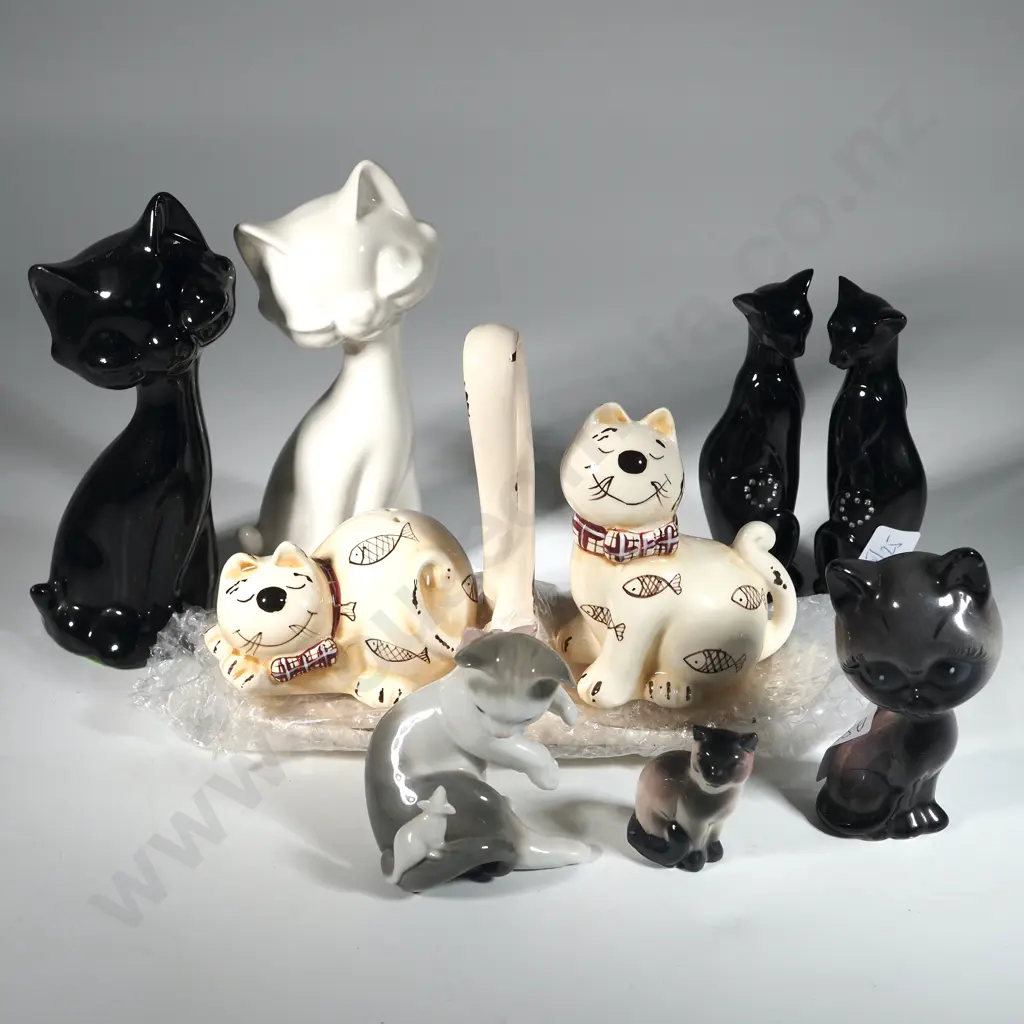 Assorted Lot of Porcelain Cats incl Cruet Set. Image 1++