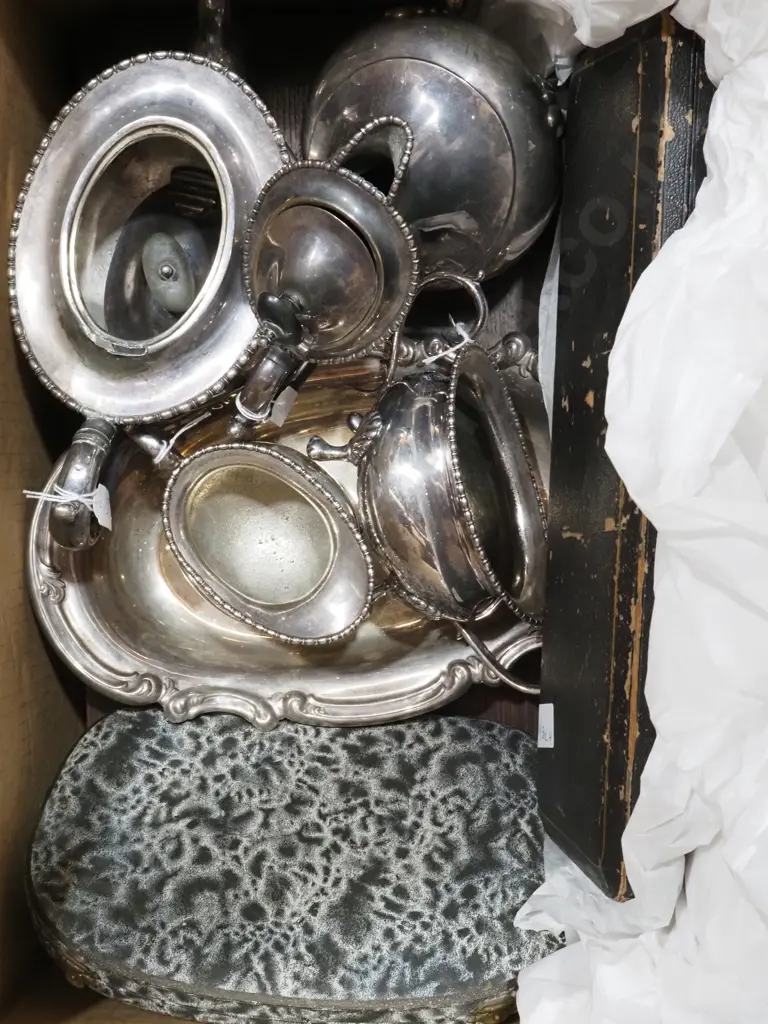 Oak Cased Cutlery Six Place Flatware Set In The Old English Pattern With Six Bone Handled Dinner Knives & Entree Knives. Image 1++