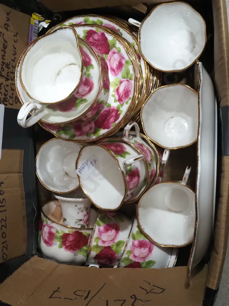Quantity of Royal Albert "Old Country Roses" Including Ten Cups (Two Breakfast Cups), Nine Plates, Nine Saucers   Image 1++