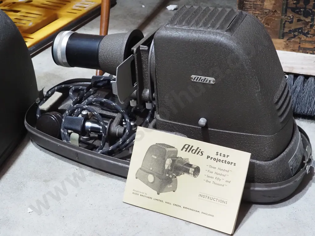 Vintage Aldis Star 200/250 Volt Projector & Cover Image 1++